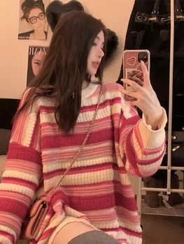 Жена пуловер-пуловер 2023 година на издаване